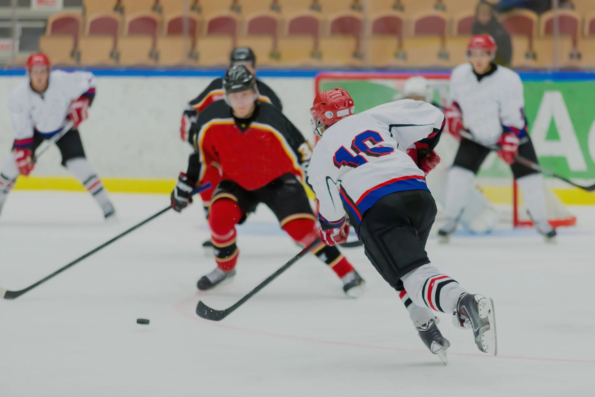 Ishockeymatch i en ishall